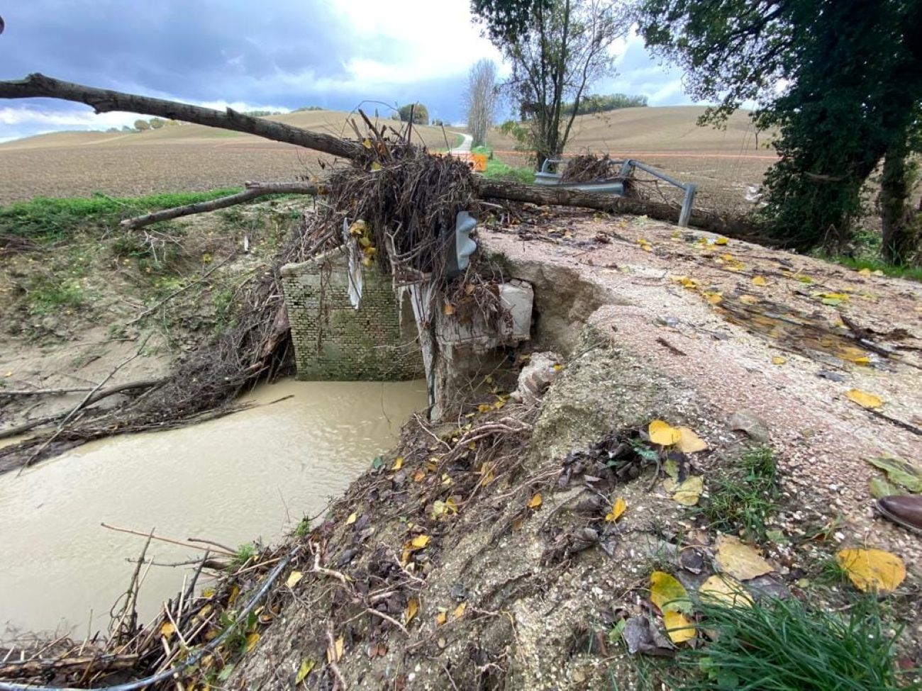 Tra i danni dell'alluvione del 15 settembre 2022 c'è la chiusura di molti ponti nella vallata Misa-Nevola