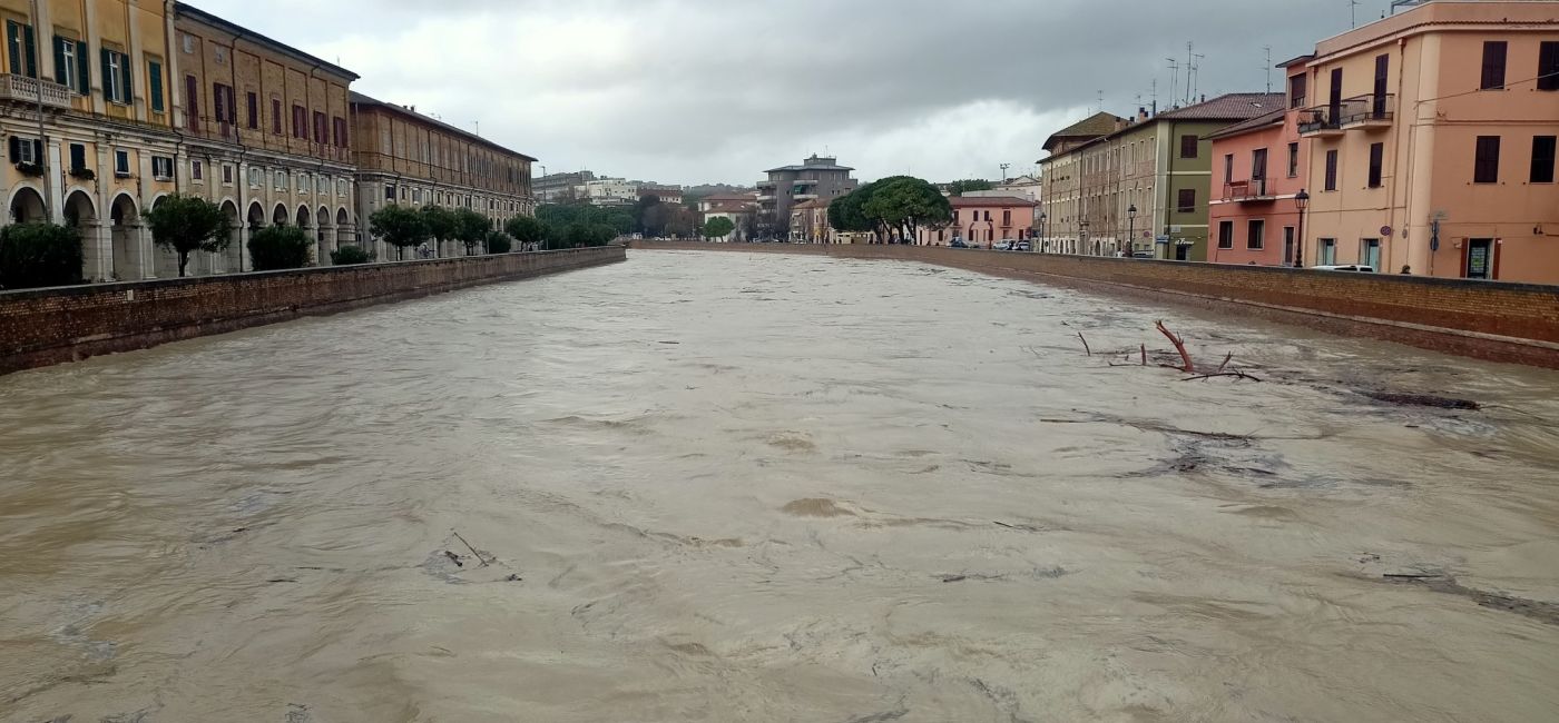 Maltempo a Senigallia: il livello del fiume Misa in piena il 23 gennaio 2023