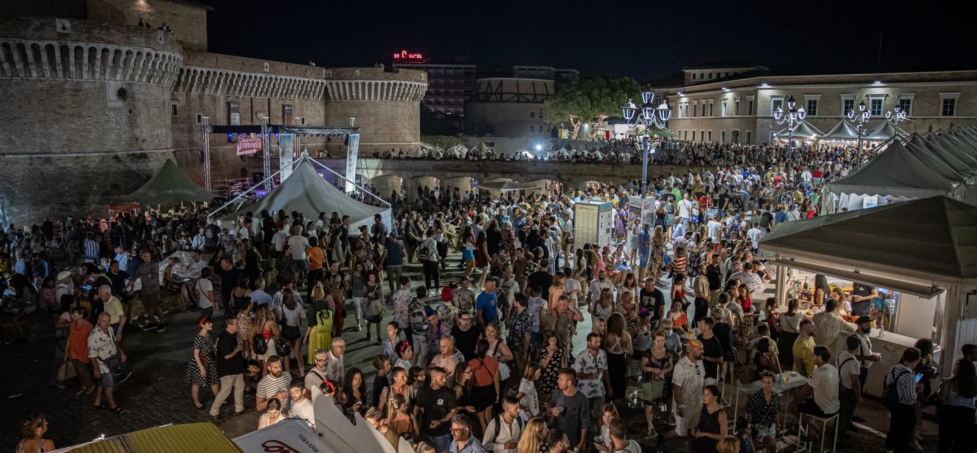 Tanti appassionati del Summer Jamboree hanno invaso Senigallia nell'agosto 2022: foto di Beatrice Perticaroli