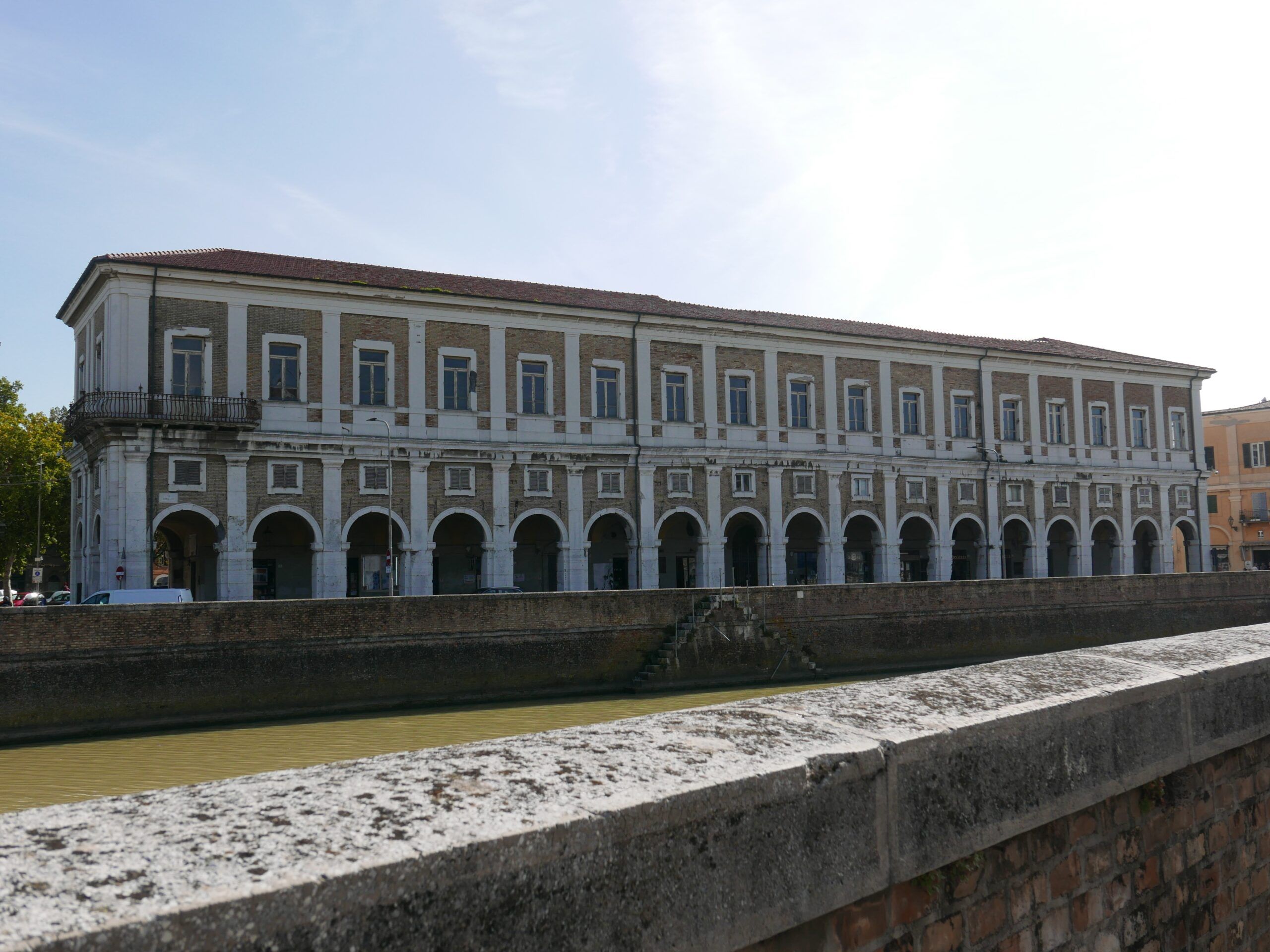 Palazzo Gherardi e portici Ercolani a Senigallia