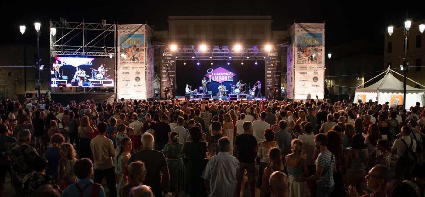 Tanta musica in piazza Garibaldi a Senigallia grazie al Summer Jamboree (edizione 2023)