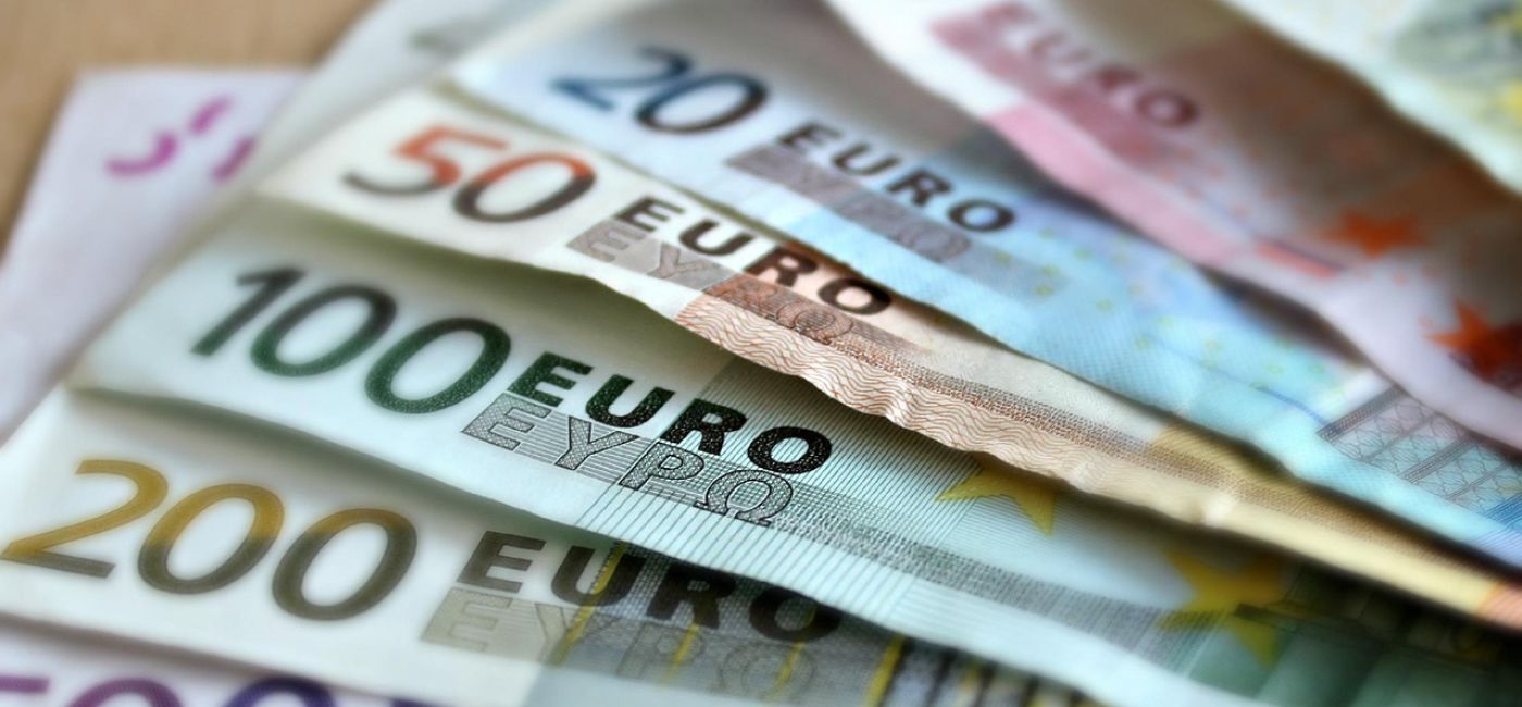 euro, soldi, banconote, monete, ricchezza, redditi