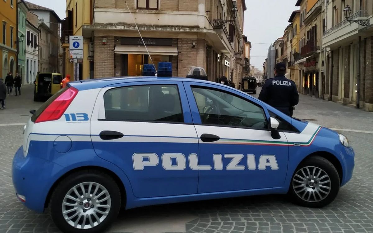 La polizia nel centro storico di Senigallia