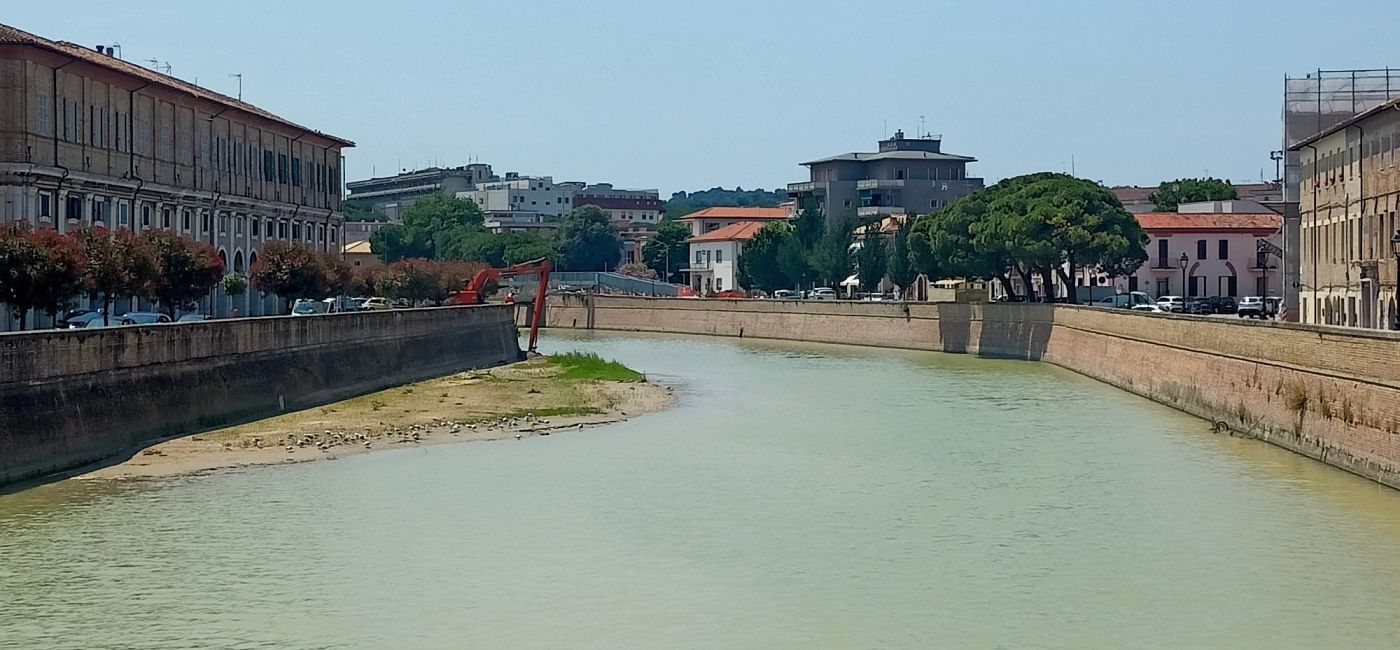 Iniziato l'escavo del letto del fiume Misa a Senigallia