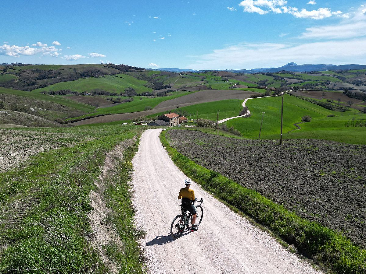 gravel ride, bicicletta, bici, cicloturismo, campagna, turismo lento, slow