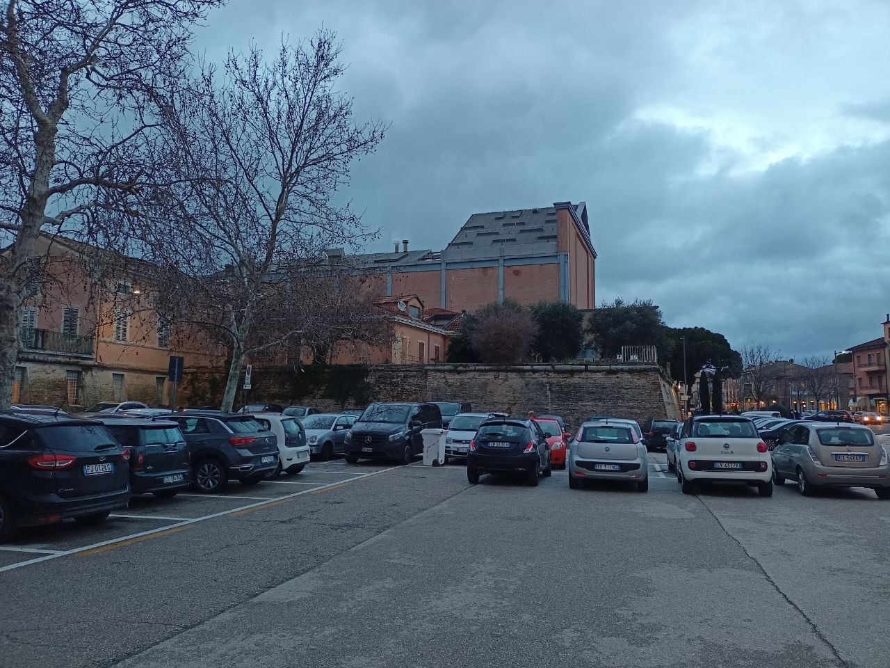 Il parcheggio della ex pesa pubblica in viale Leopardi, a Senigallia