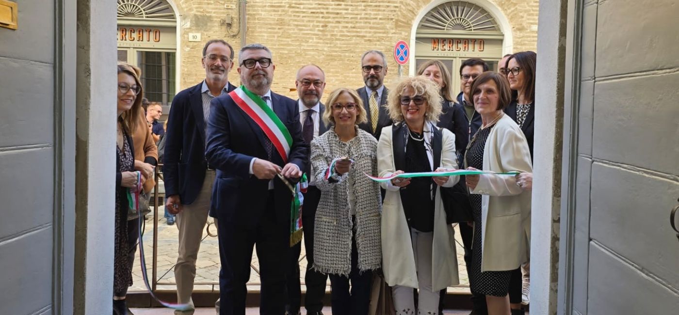 Taglio del nastro alla scuola secondaria di primo grado Giulio Fagnani di Senigallia