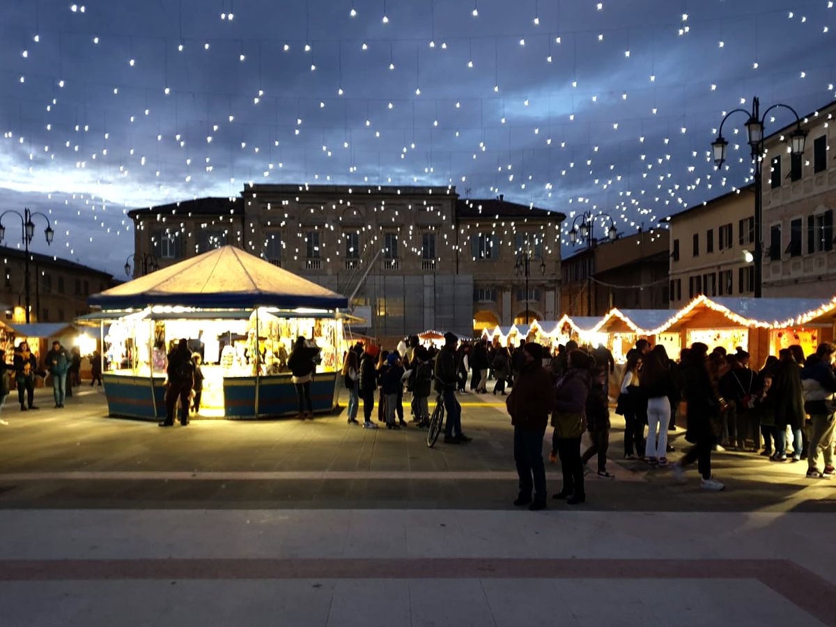 I mercatini di natale in piazza Garibaldi a Senigallia