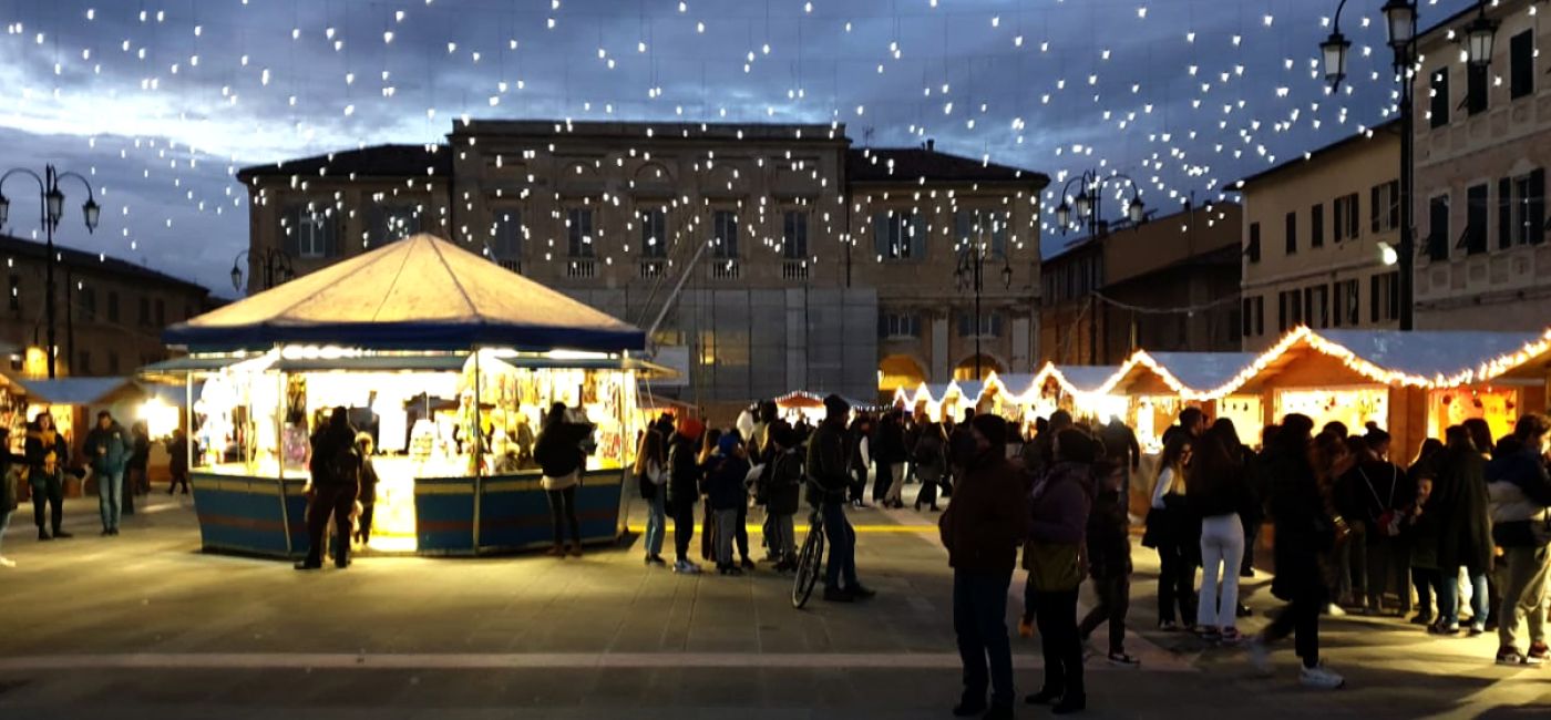 I mercatini di natale in piazza Garibaldi a Senigallia