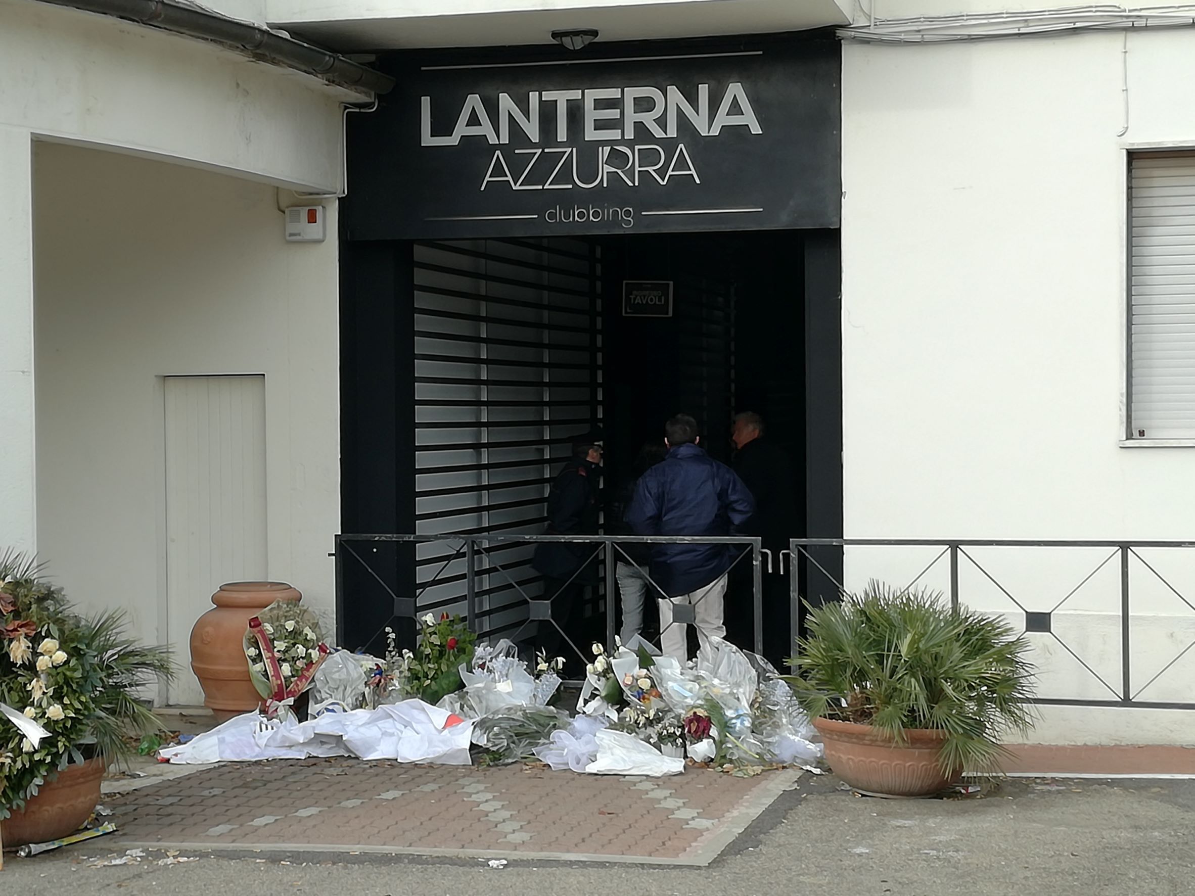 Il sopralluogo delle forze dell'ordine sul luogo della tragedia, la lanterna azzurra, a un mese dagli eventi dell'8 dicembre 2018