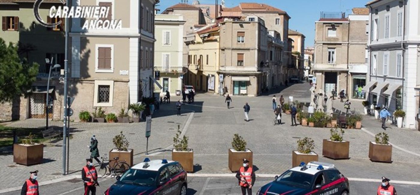 I Carabinieri impegnati nei controlli in centro storico a Senigallia