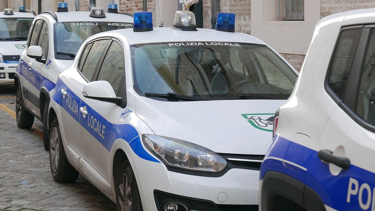 La polizia locale a Senigallia