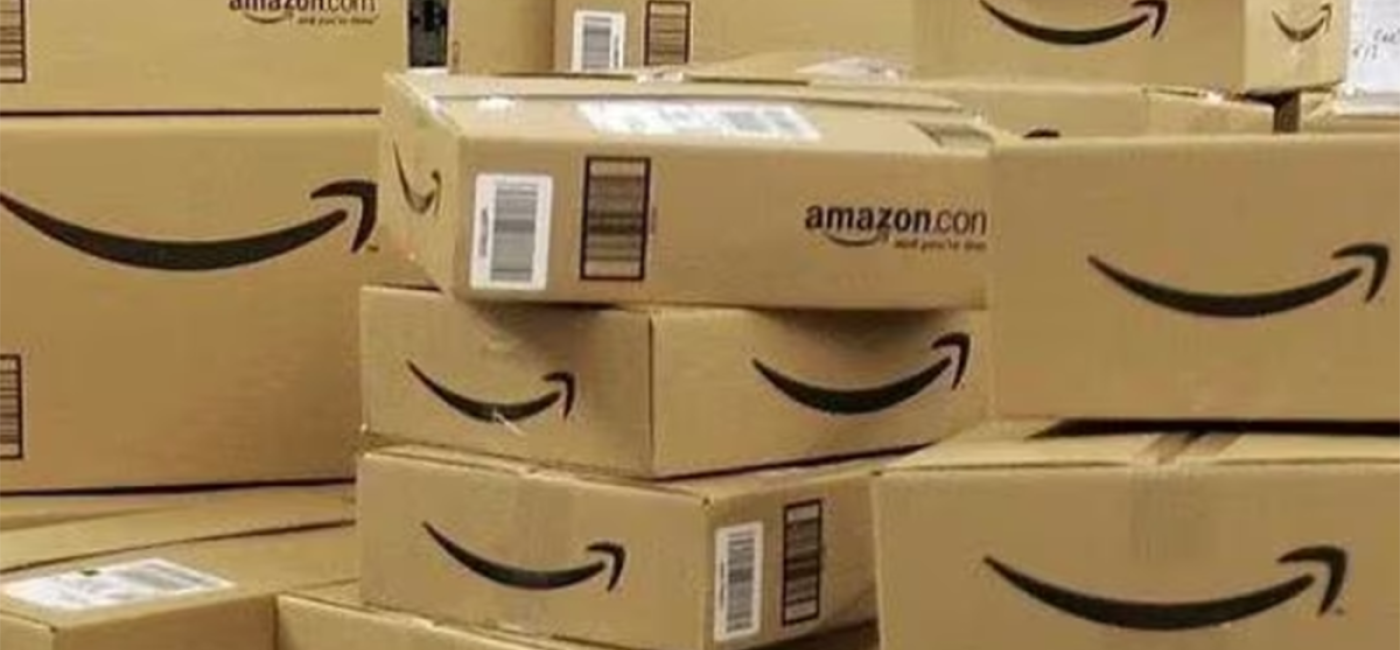 Amazon, pacchi, consegne, acquisti on line, e commerce