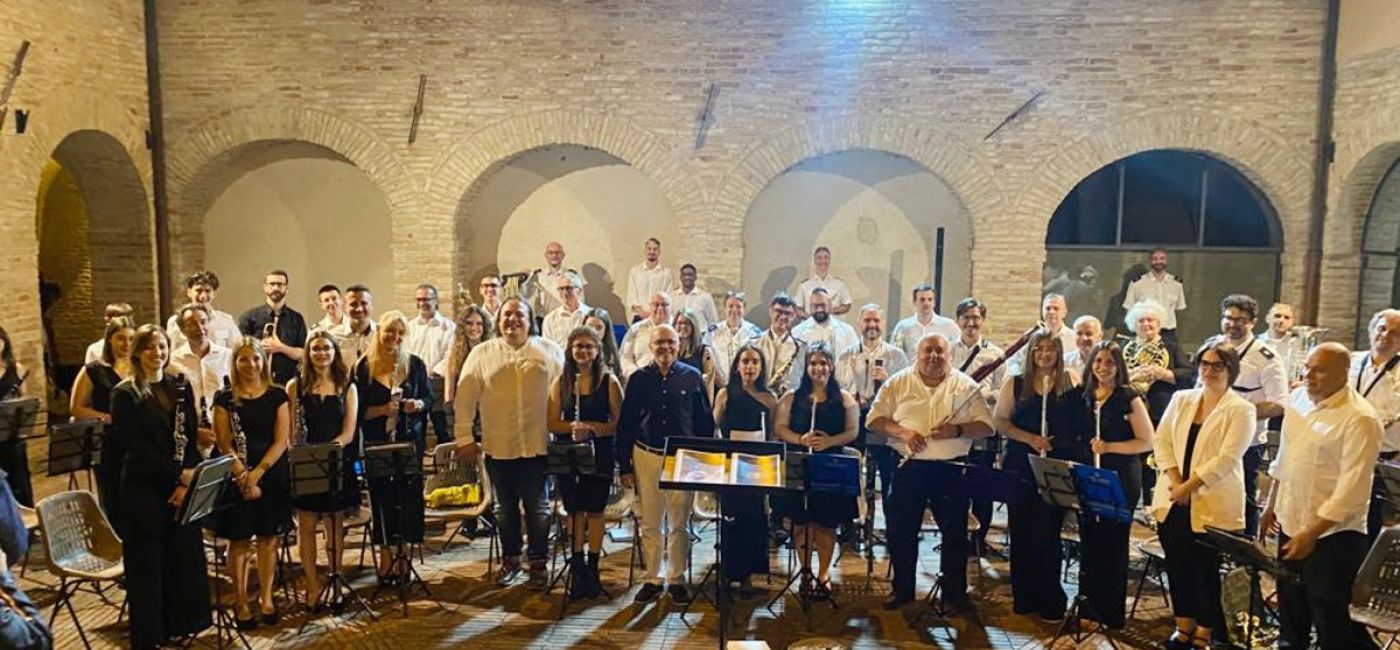 Il gruppo musicale della Centenaria Società Concertistica a Serra de' Conti