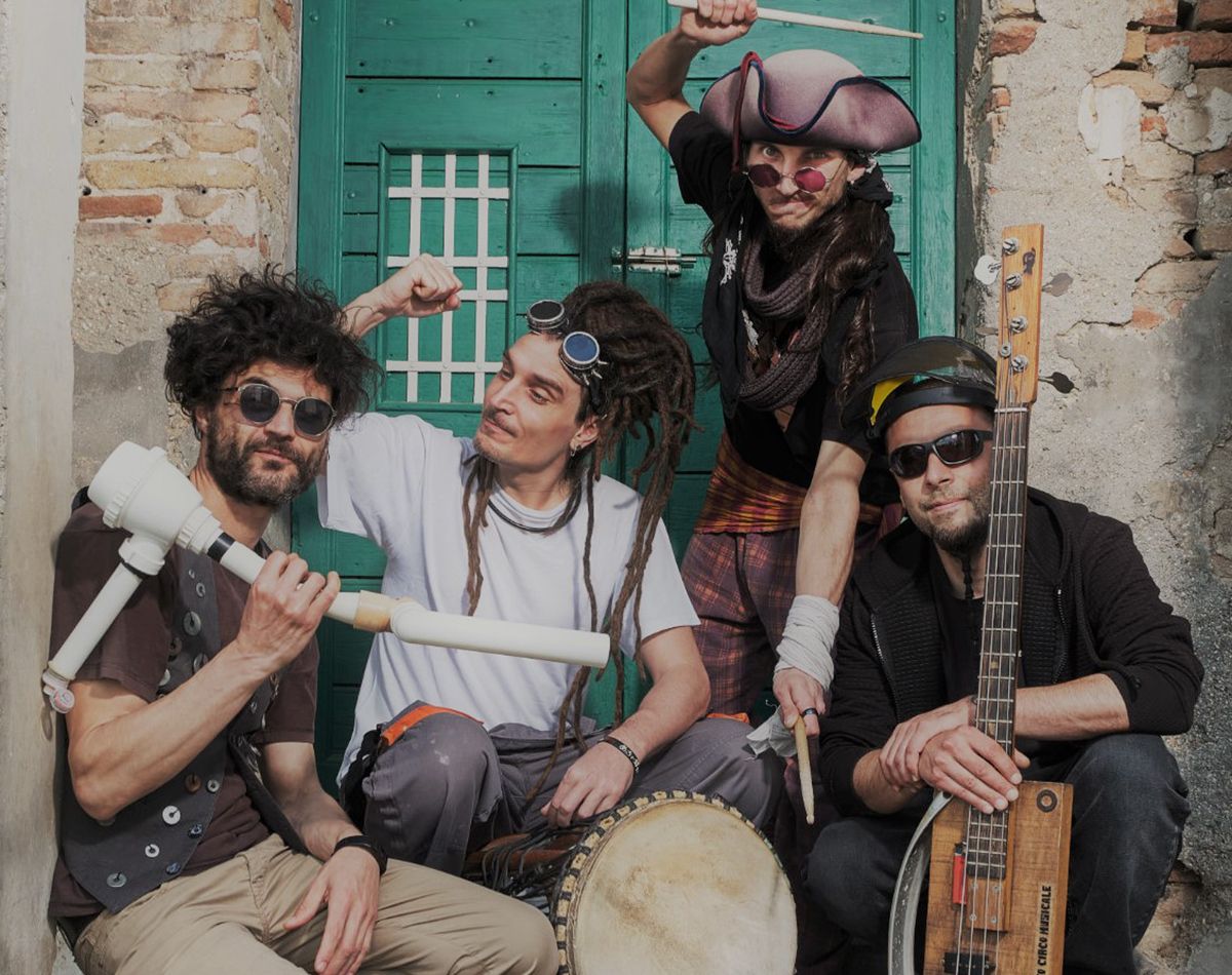 Il gruppo Riciclato Circo Musicale