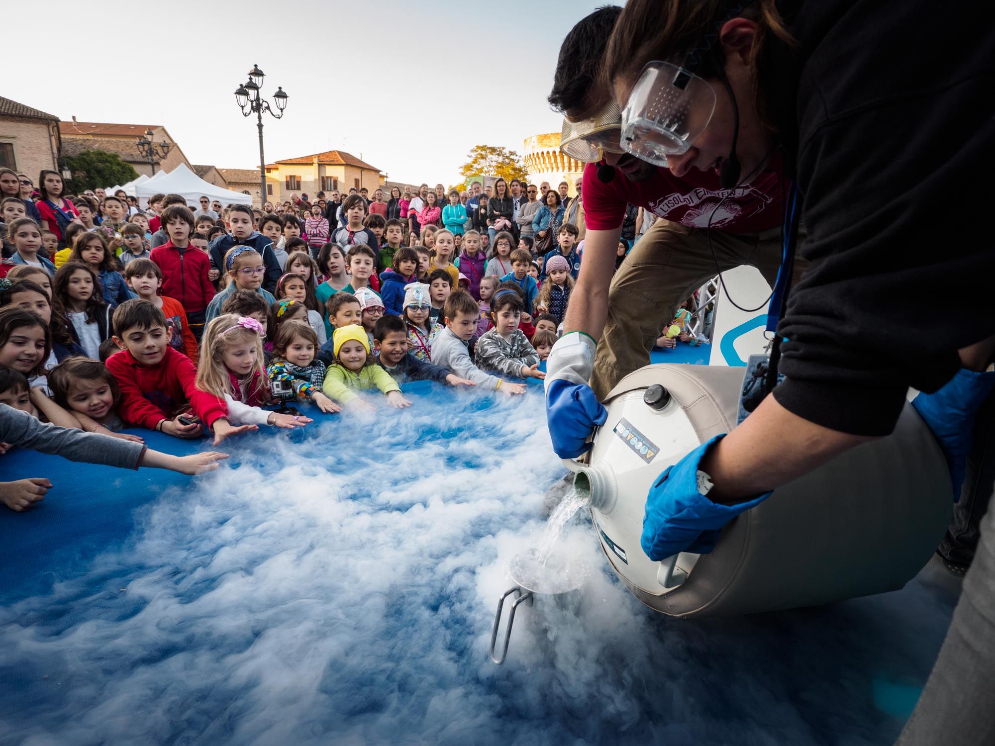 Attività e laboratori in piazza a Senigallia grazie a Fosforo - la festa della scienza. Edizione 2016