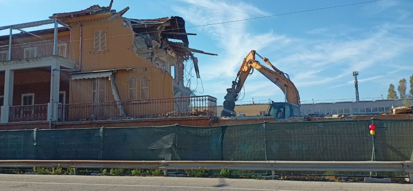 Prosegue la demolizione di villa Bonaparte Torlonia a Senigallia