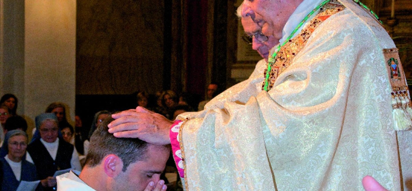 Nel 2010 l'ordinazione sacerdotale di Matteo Pettinari con l'allora vescovo Giuseppe Orlandoni