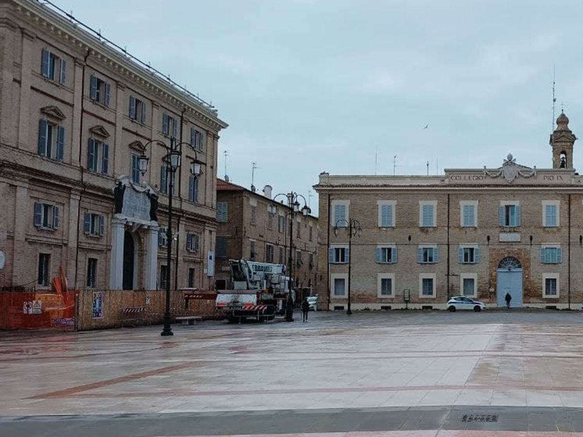 Lavori in piazza Garibaldi, a Senigallia