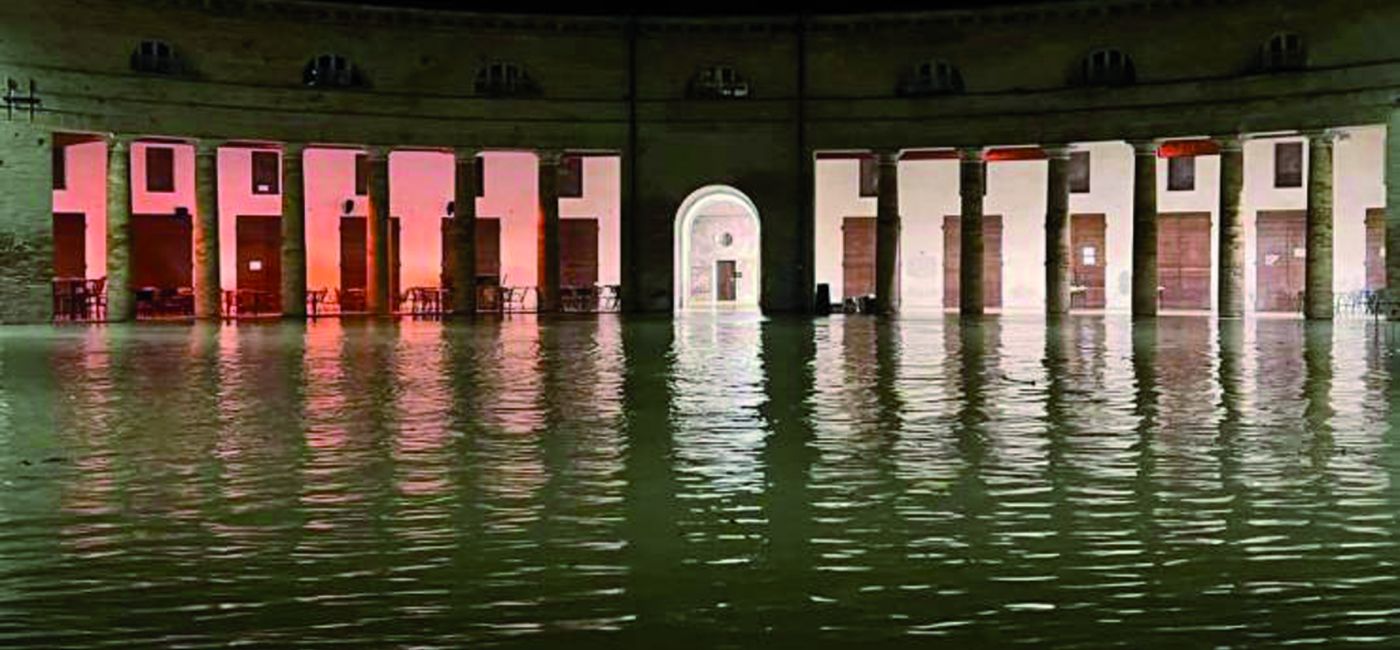 Il foro Annonario di Senigallia allagato la sera dell'alluvione del 15 settembre 2022