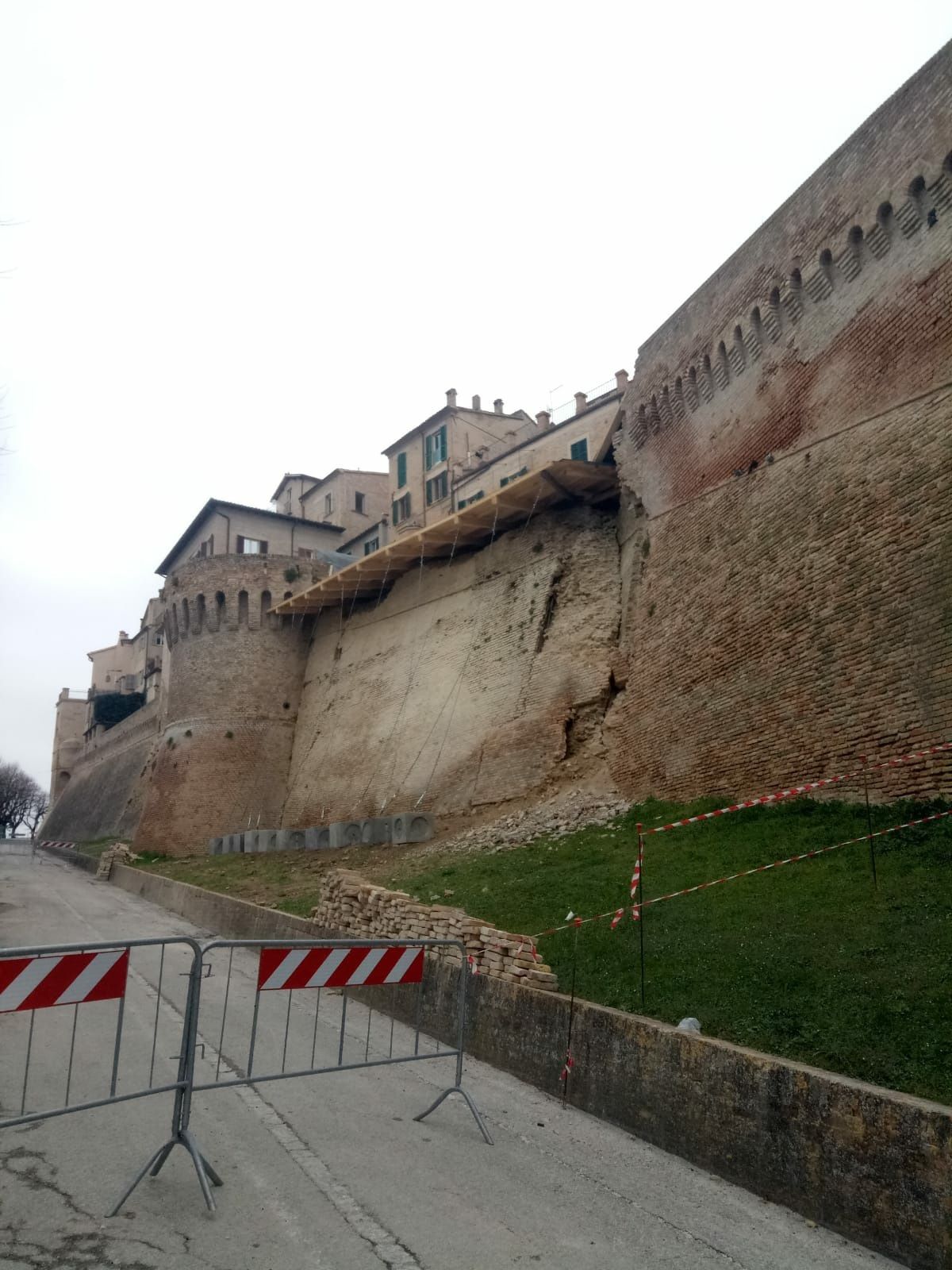 Crollo cinta muraria di Corinaldo