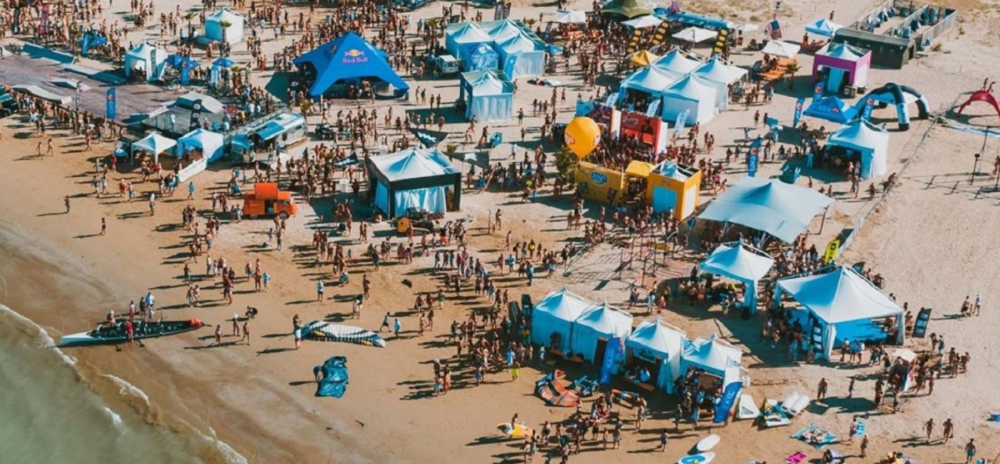 Il villaggio dell'evento XMasters sulla spiaggia di Senigallia