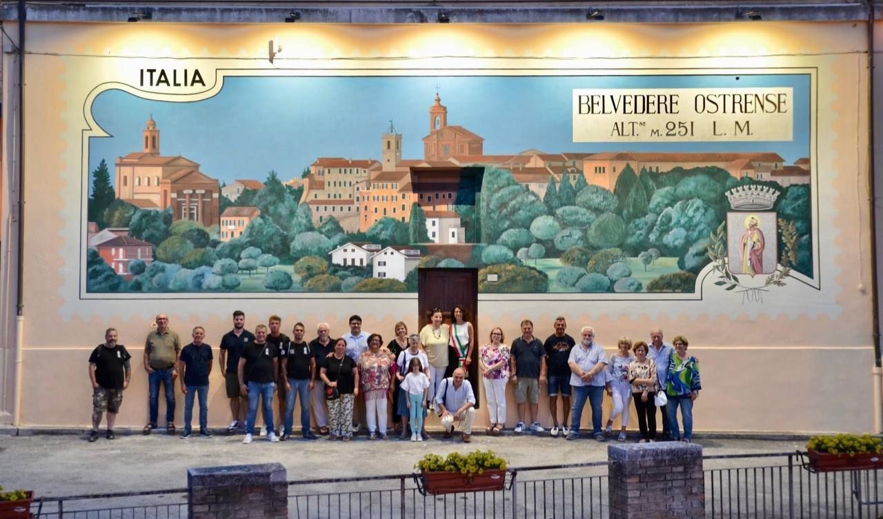 “Benvenuti a Belvedere”: inaugurato il murale della pittrice Tina Loiodice a Belvedere Ostrense