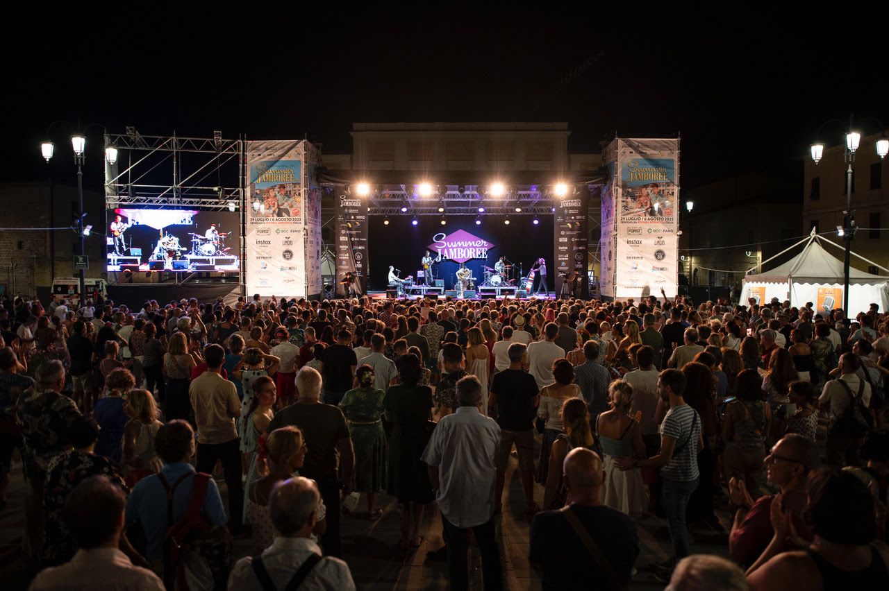 Tanta musica in piazza Garibaldi a Senigallia grazie al Summer Jamboree (edizione 2023)