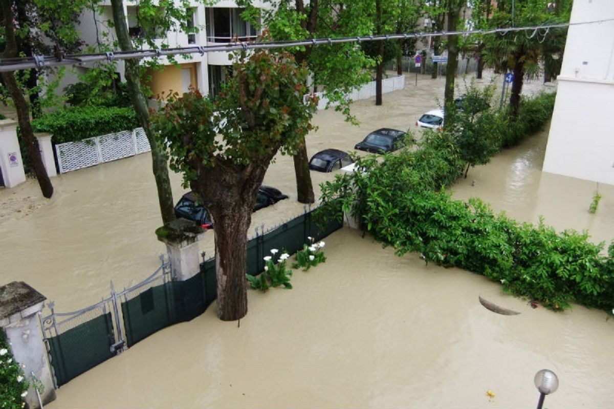 L'alluvione di Senigallia del 3 maggio 2014: prospettiva da via Venezia, zona piano regolatore. Foto di Carlo Leone