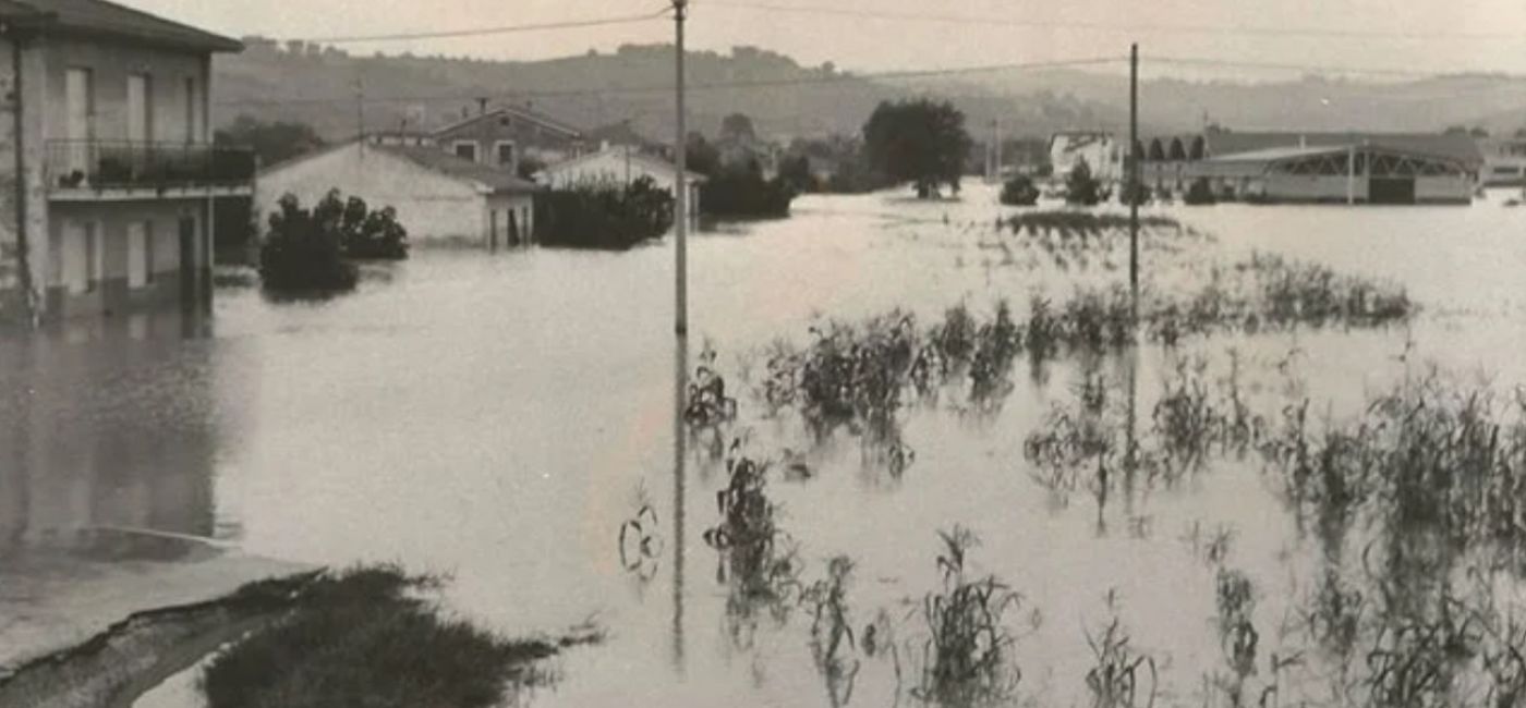 L'alluvione a Senigallia dell'agosto 1976. Foto da archivio Stefano Mencarelli