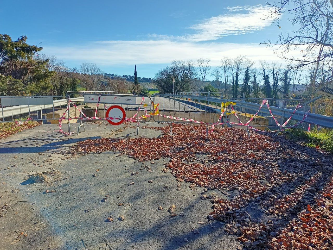 Chiuso perché inagibile dopo l'alluvione del 15 settembre 2022 il ponte tra Vallone e Cannella a Senigallia