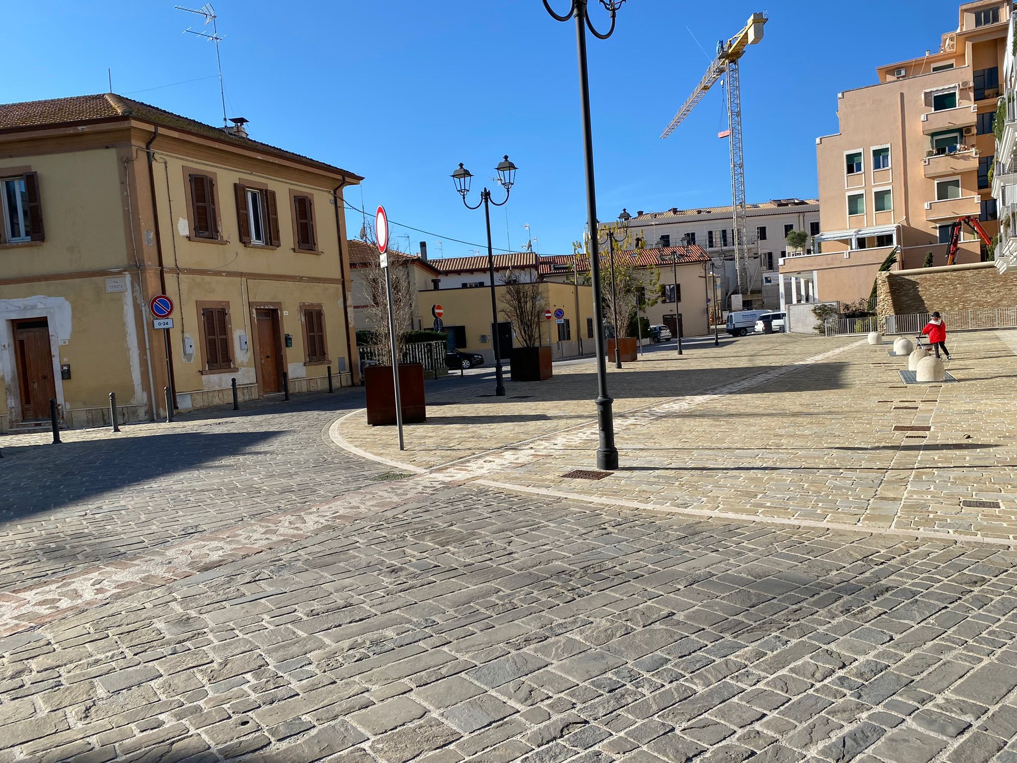 La riqualificata piazza Lambertina a Senigallia