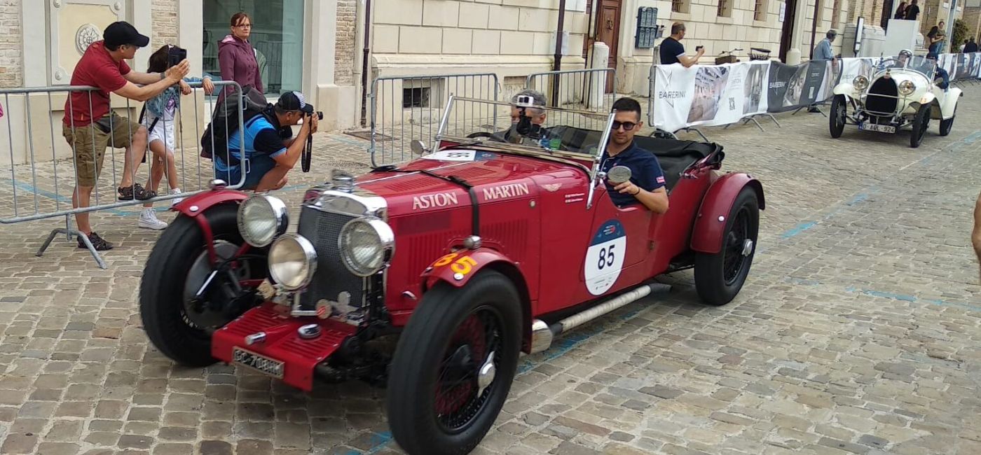 Il passaggio della Mille Miglia a Senigallia. Foto di G.Carlino