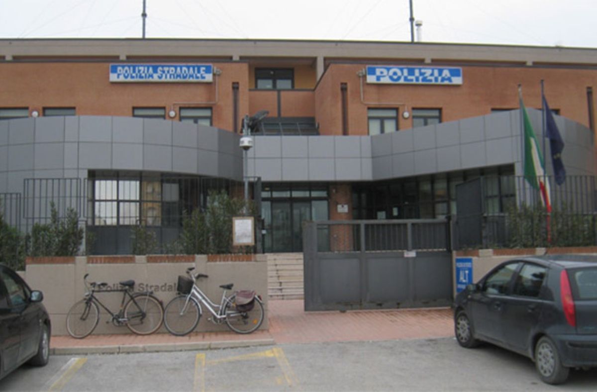 La sede del distaccamento della Polizia Stradale e del Commissariato di pubbica sicurezza della Polizia di Senigallia