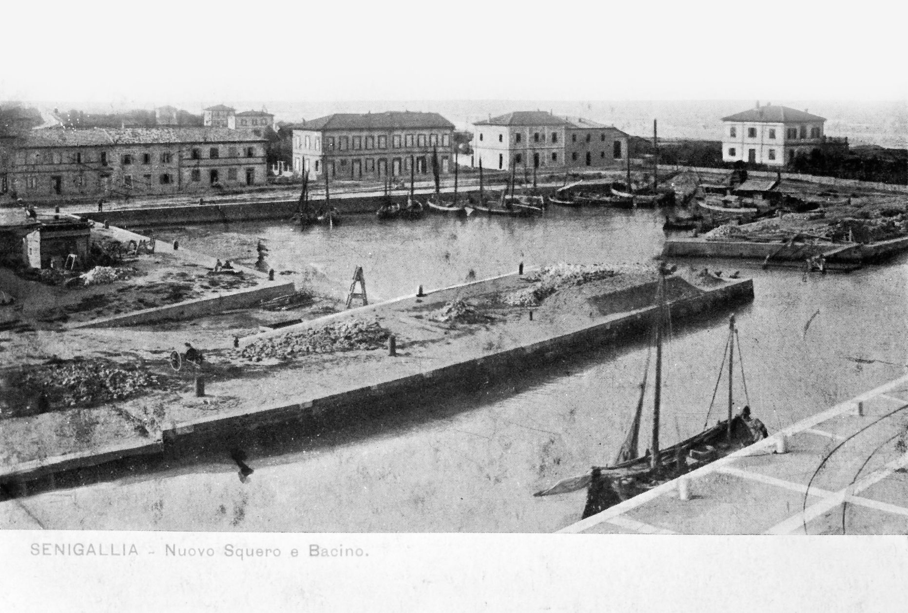 Veduta dell'antica darsena al porto di Senigallia agli inizi del '900