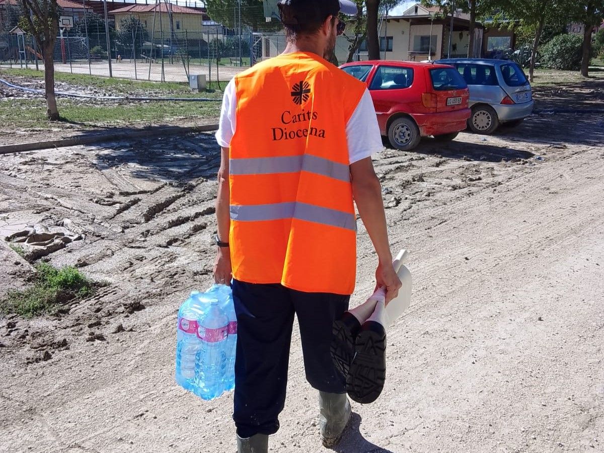 Volontari della Caritas Senigallia portano aiuti nelle zone colpite dall'alluvione del 15 settembre 2022