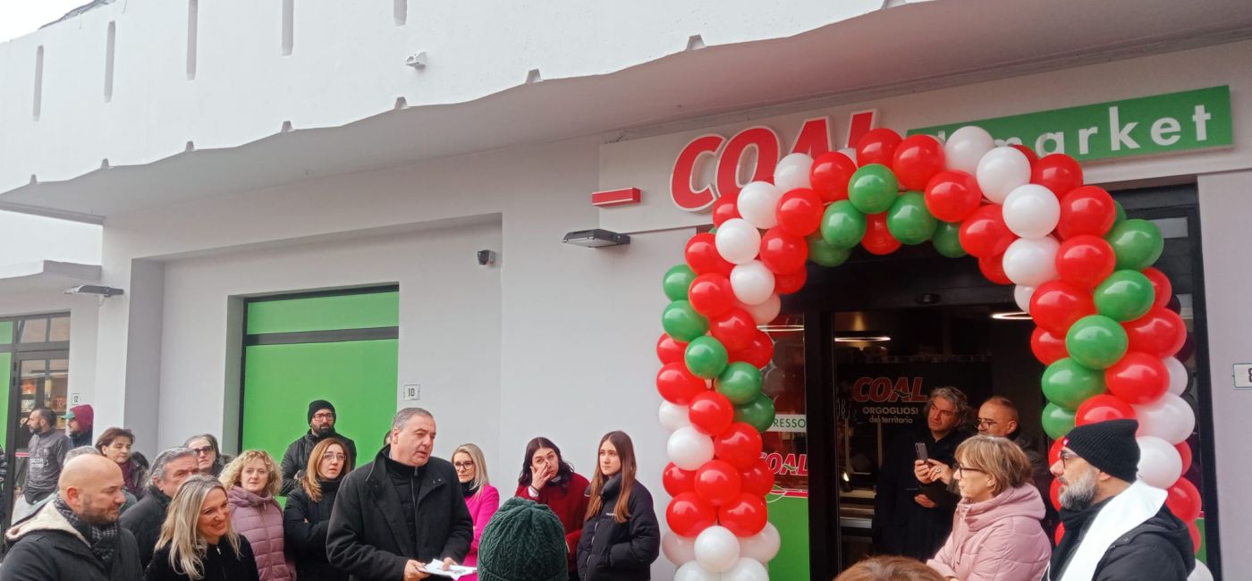 La riapertura del supermercato alluvionato a Pianello di Ostra a cinque mesi dall'esondazione del fiume Misa