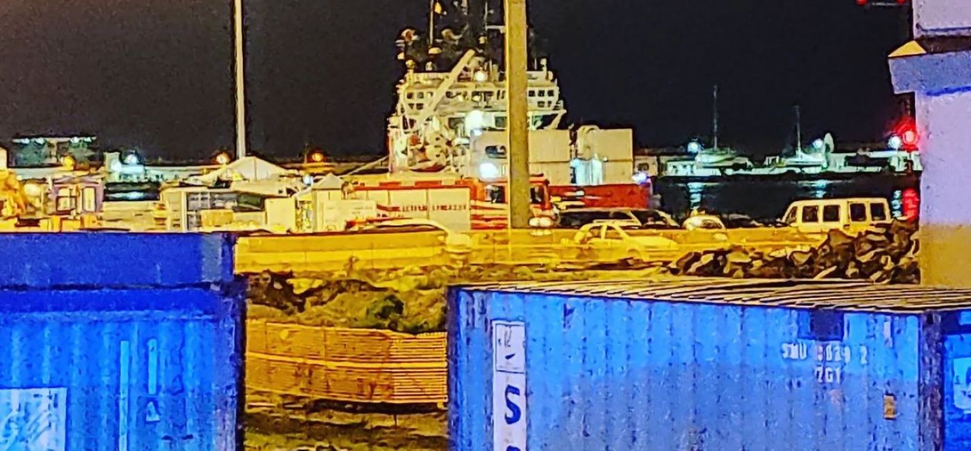 L'attracco al porto di Ancona della nave "Ocean Viking" della Ong "Sos Méditerranée" con 37 naufraghi, di cui 18 minorenni. Fonte: Arvultùra