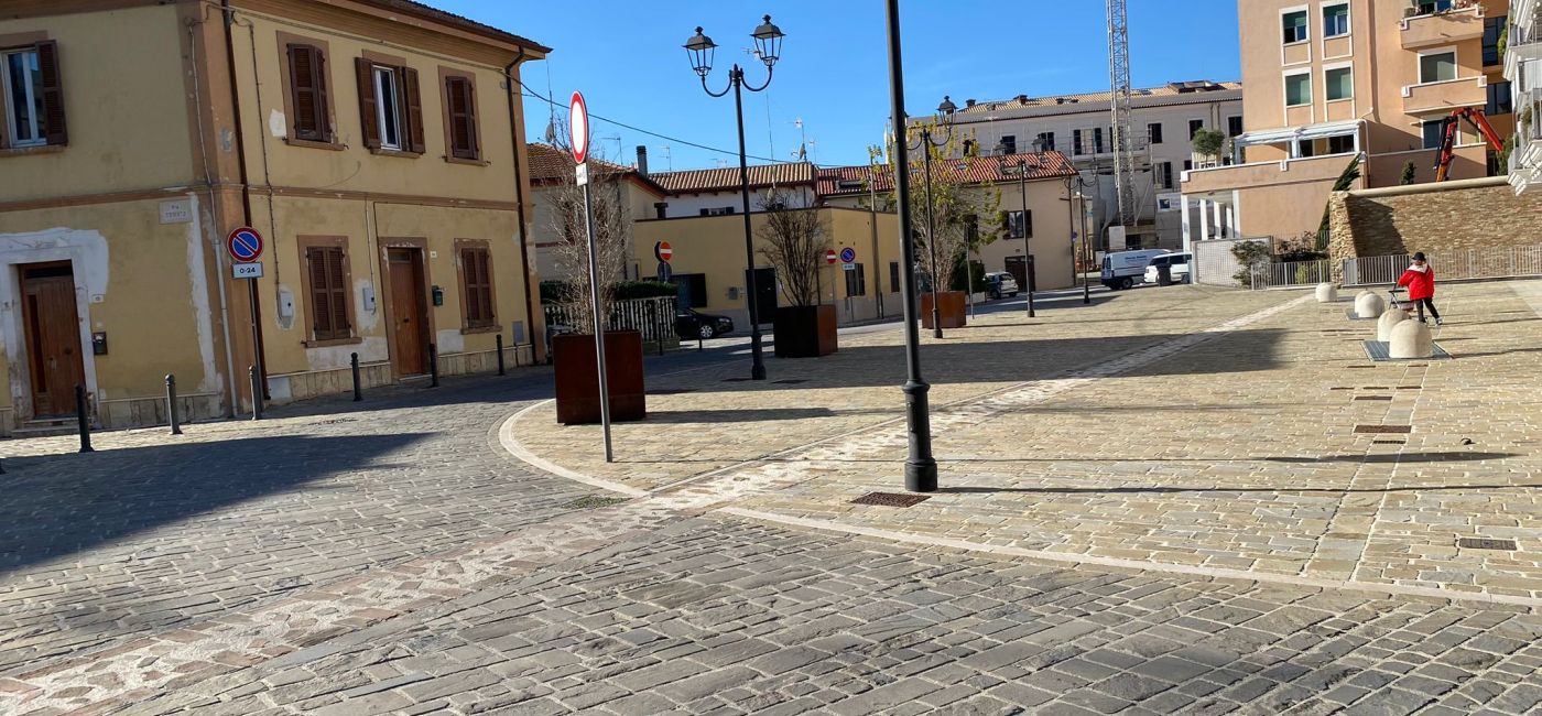 La riqualificata piazza Lambertina a Senigallia