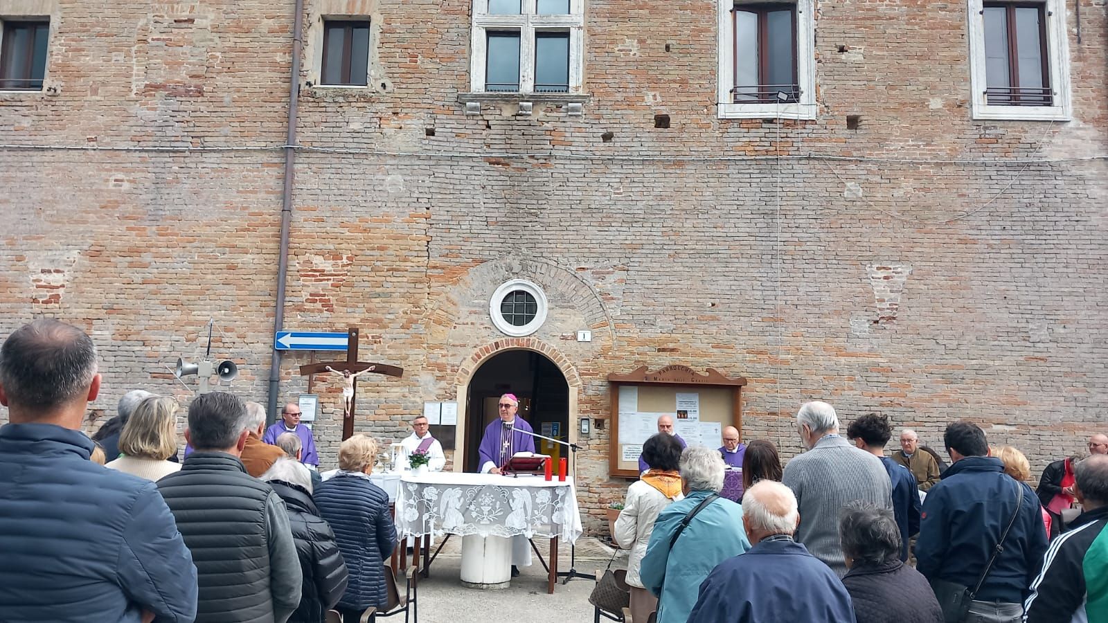 Una riflessione incentrata anzitutto sulla Speranza quella proposta dal vescovo di Senigallia, Franco Manenti, nell'omelia pronunciata durante la Messa davanti la Chiesa delle Grazie nel giorno della commemorazione dei fedeli defunti, 2 novembre.