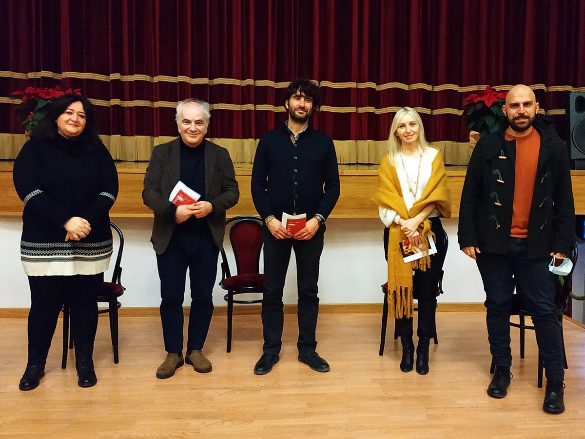 Presentata la nuova stagione teatrale del Goldoni di Corinaldo. Da sinistra Melissa Riccardi, Raimondo Arcolai, Matteo Principi, Giorgia Fabri e Simone Guerra