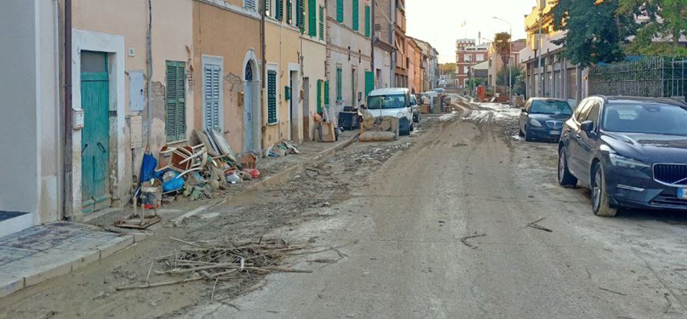 I resti dell'alluvione che ha colpito Senigallia