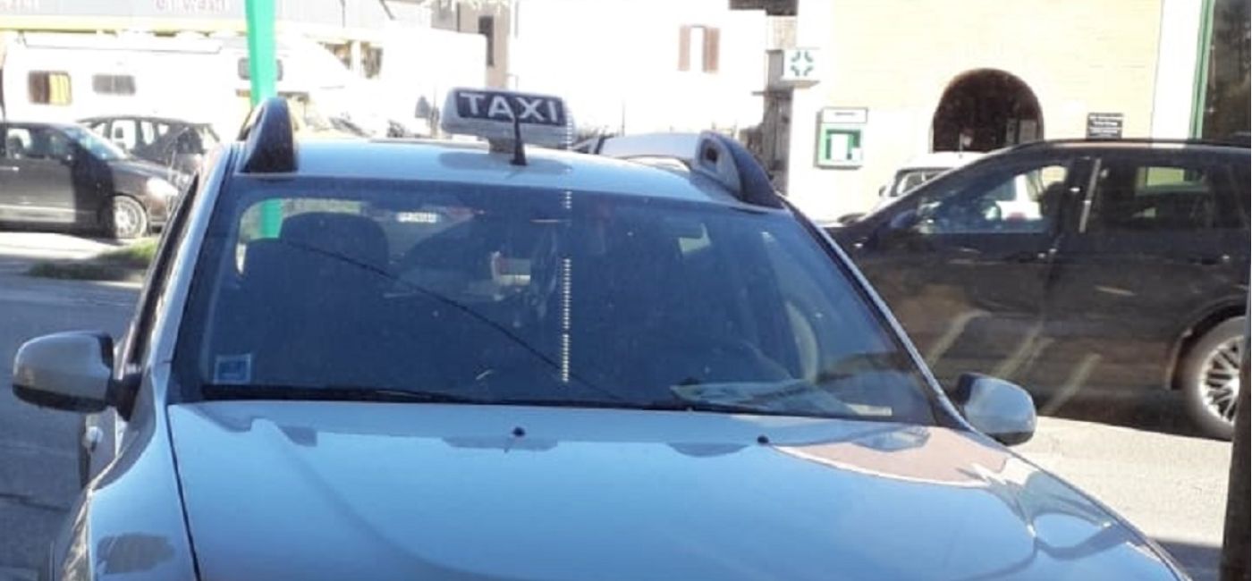 Uno dei taxi in giro per le strade di Senigallia