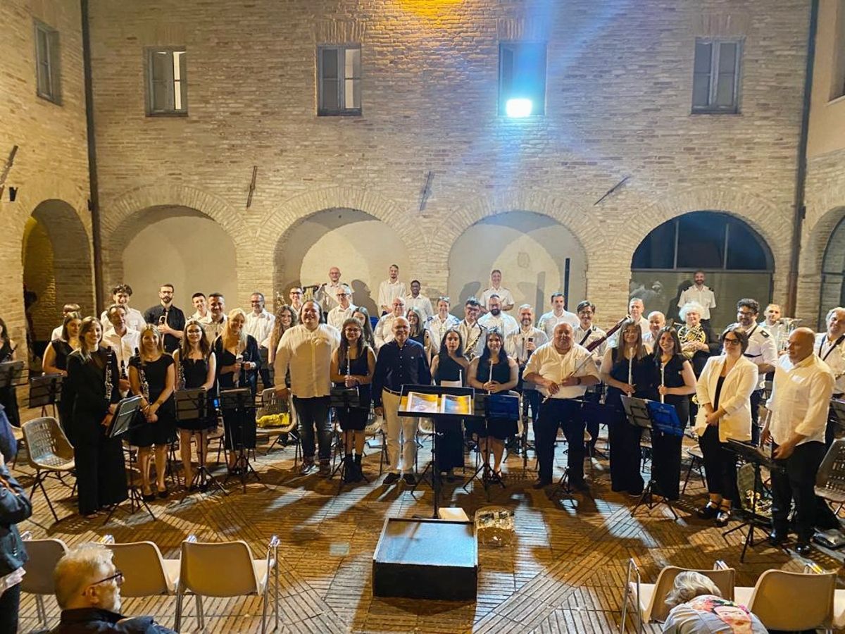 Il gruppo musicale della Centenaria Società Concertistica a Serra de' Conti