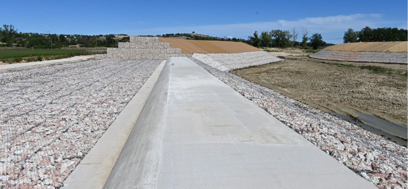 L'opera che permetterà all'acqua del fiume Misa di defluire in modo naturale nella vasca di espansione di Bettolelle in caso di piena