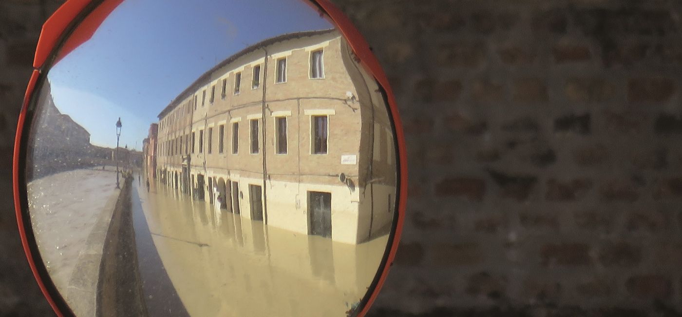 L'alluvione che ha allagato via XX Settembre a Senigallia