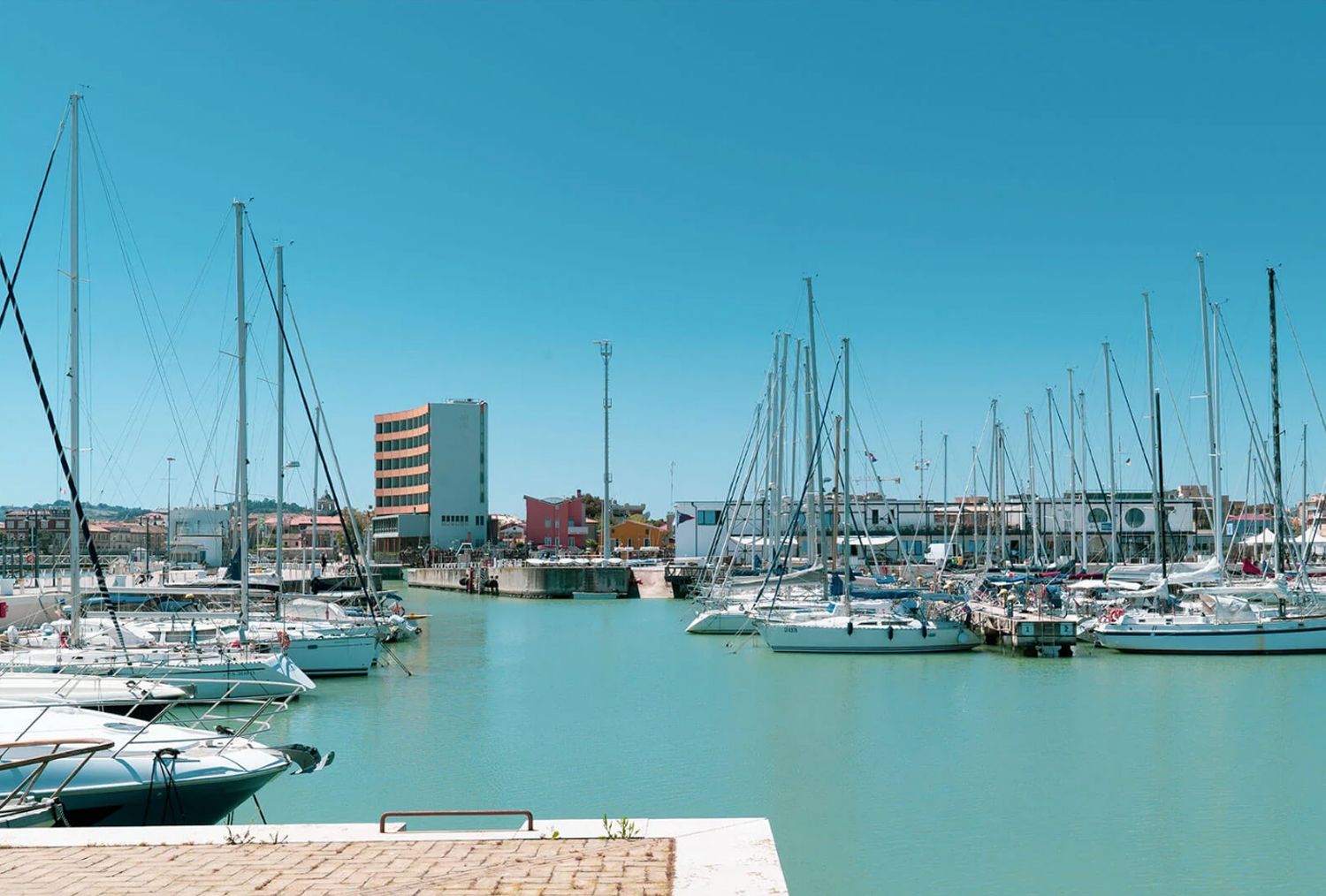 Vista del porto della Rovere a Senigallia