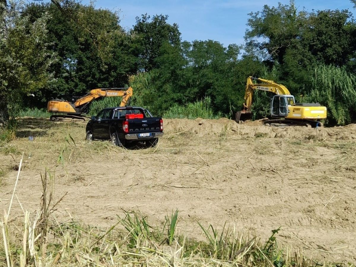 I lavori di pulizia straordinaria del fiume Misa