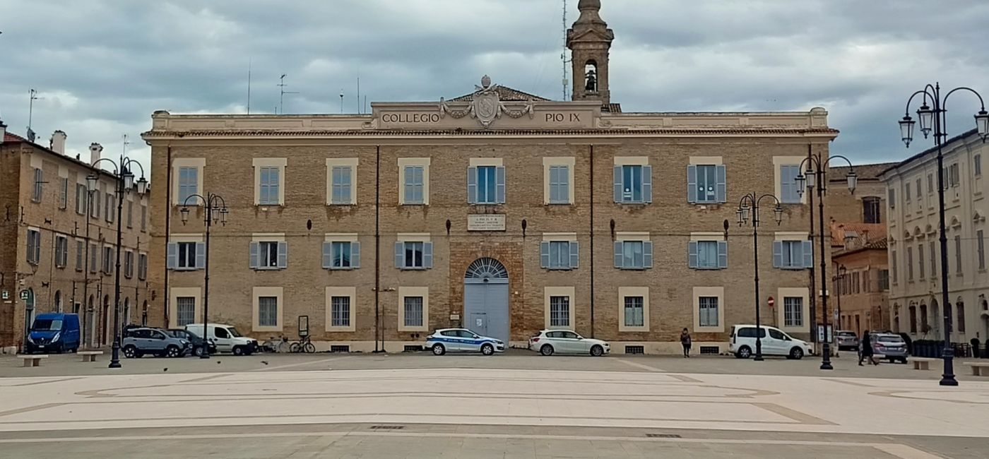 L'ex collegio Pio IX in piazza Garibaldi a Senigallia