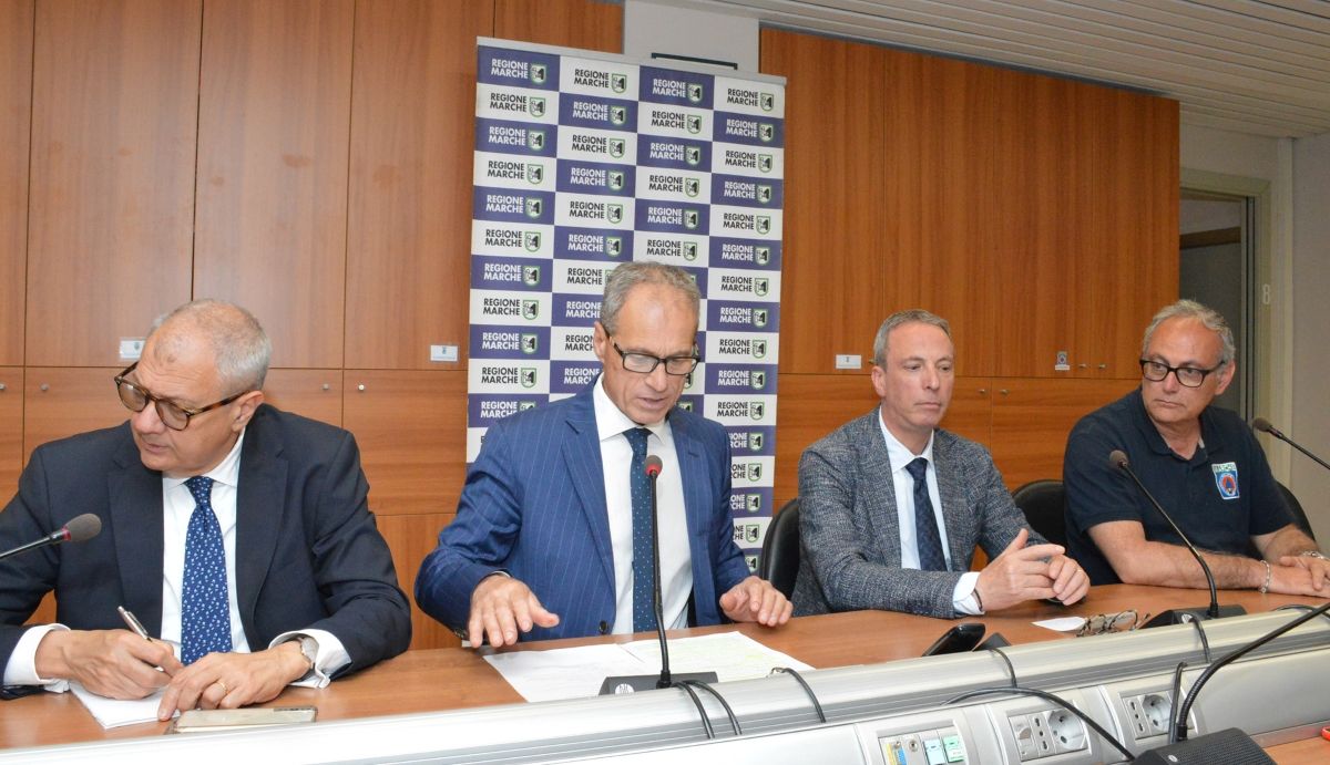 Presentata la maxi simulazione di protezione civile aad Arcevia: presenti in conferenza stampa da sinistra Darco Pellos, prefetto di Ancona; Stefano Aguzzi, assessore alla protezione civile; Dario Perticaroli, sindaco di Arcevia e Stefano Stefoni, dirigente protezione civile regionale